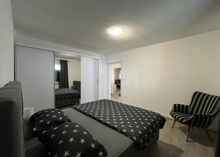 Pear - * 马卡尔斯卡